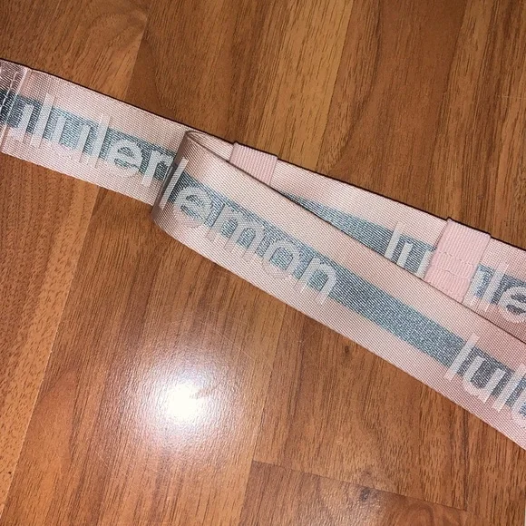 NWT Lululemon Athletica Everywhere Belt Bag 1L Pink Mist/Silver/ White Opal